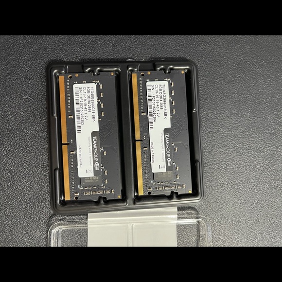 32 GB MEMORY CARDS. Speed Up Your iMac! - Picture 2 of 3